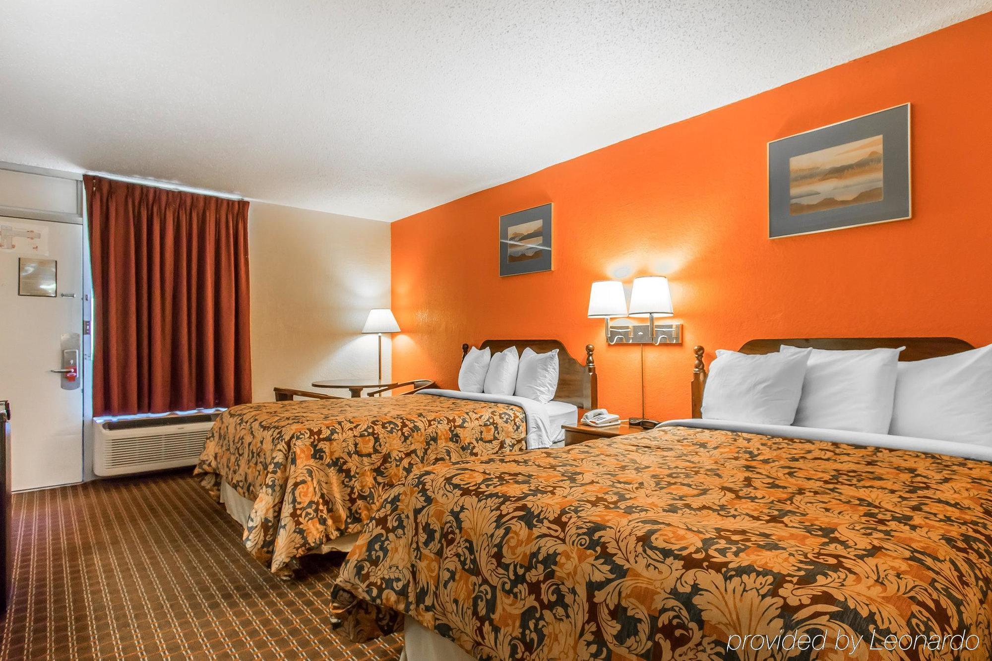 Econo Lodge Скотсбъро Екстериор снимка