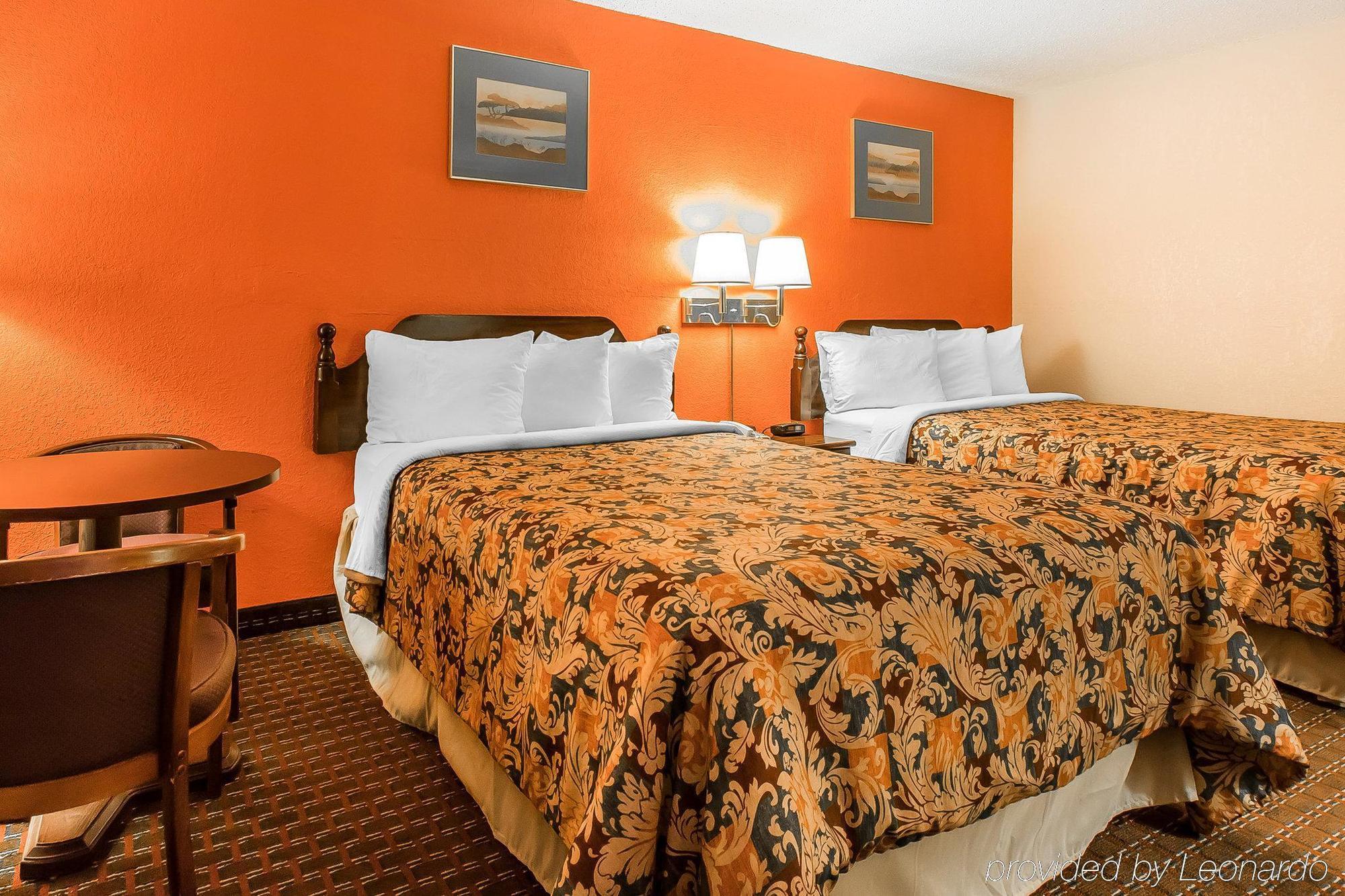 Econo Lodge Скотсбъро Екстериор снимка