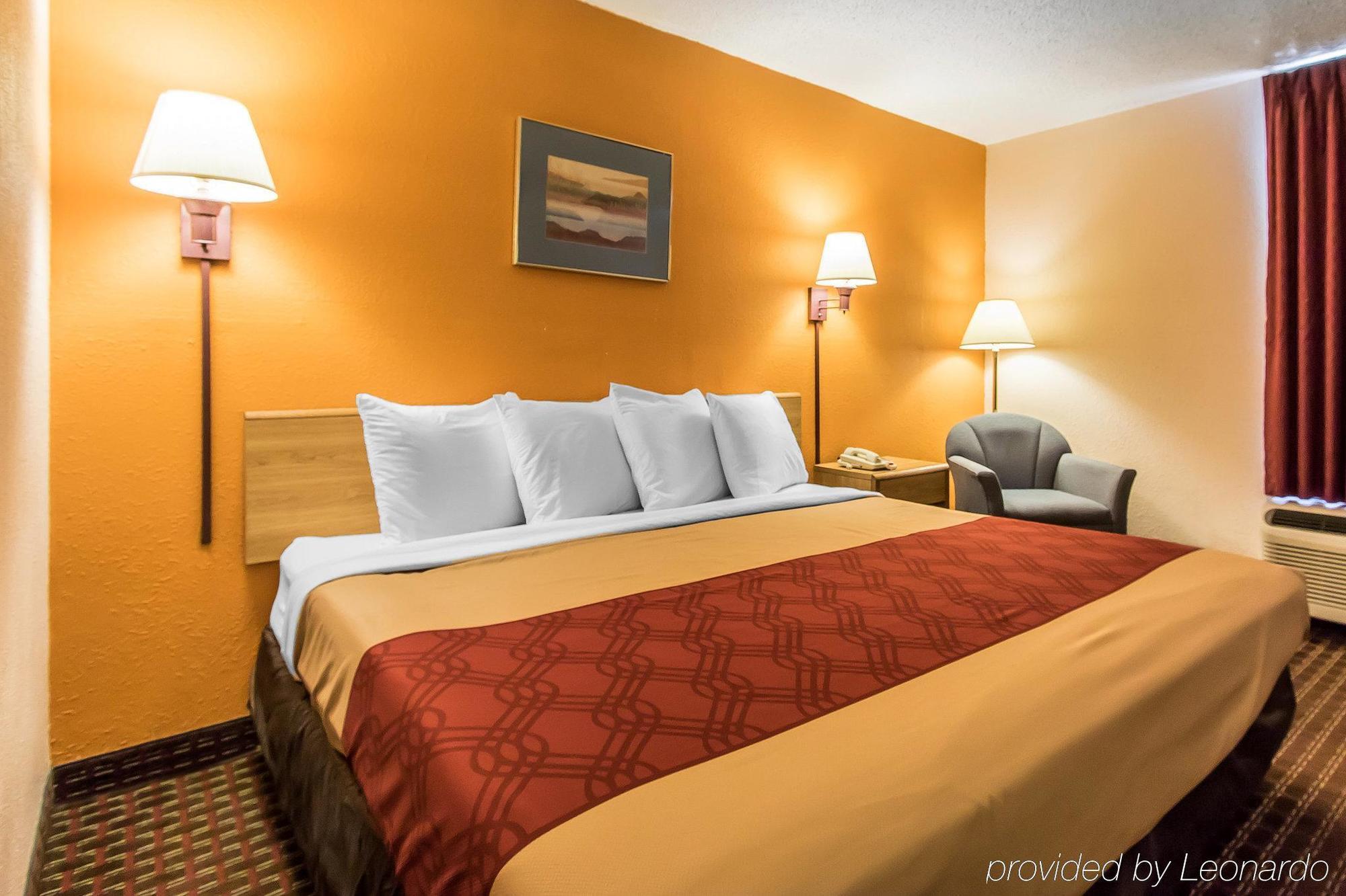 Econo Lodge Скотсбъро Екстериор снимка