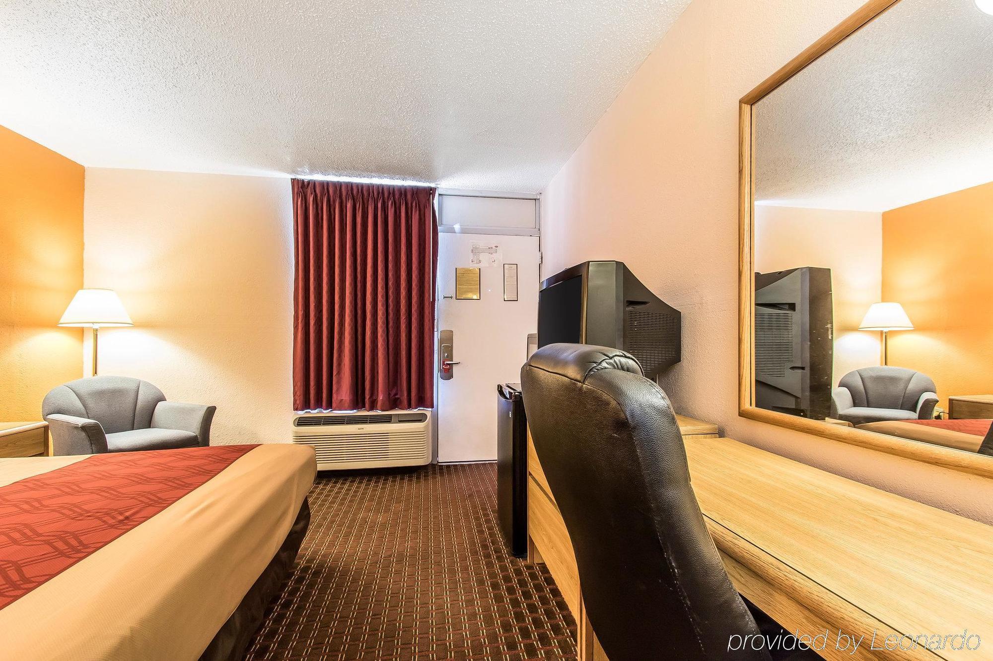 Econo Lodge Скотсбъро Екстериор снимка