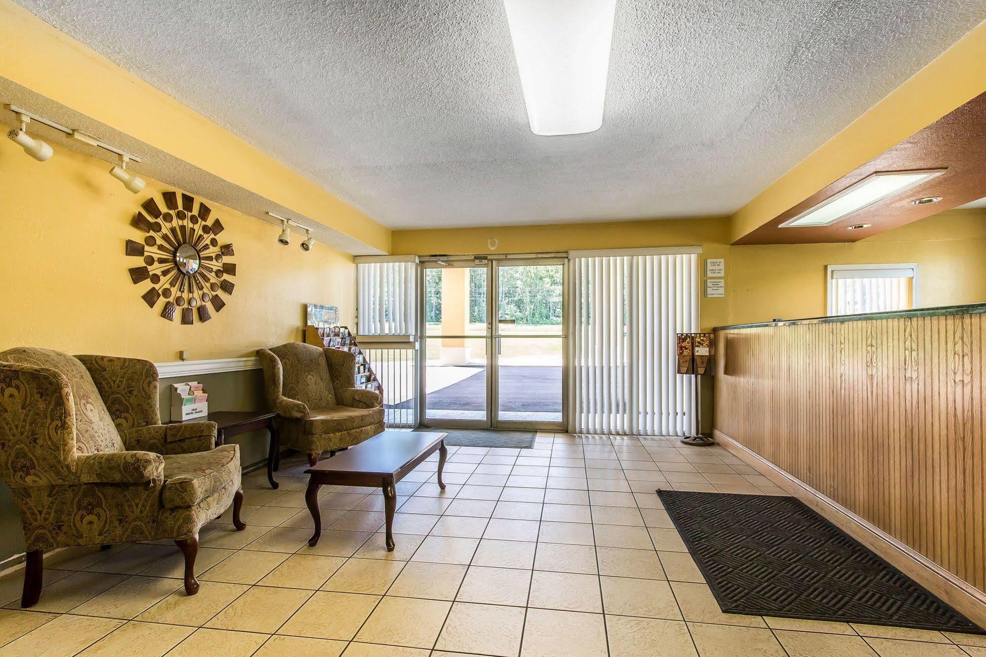 Econo Lodge Скотсбъро Екстериор снимка