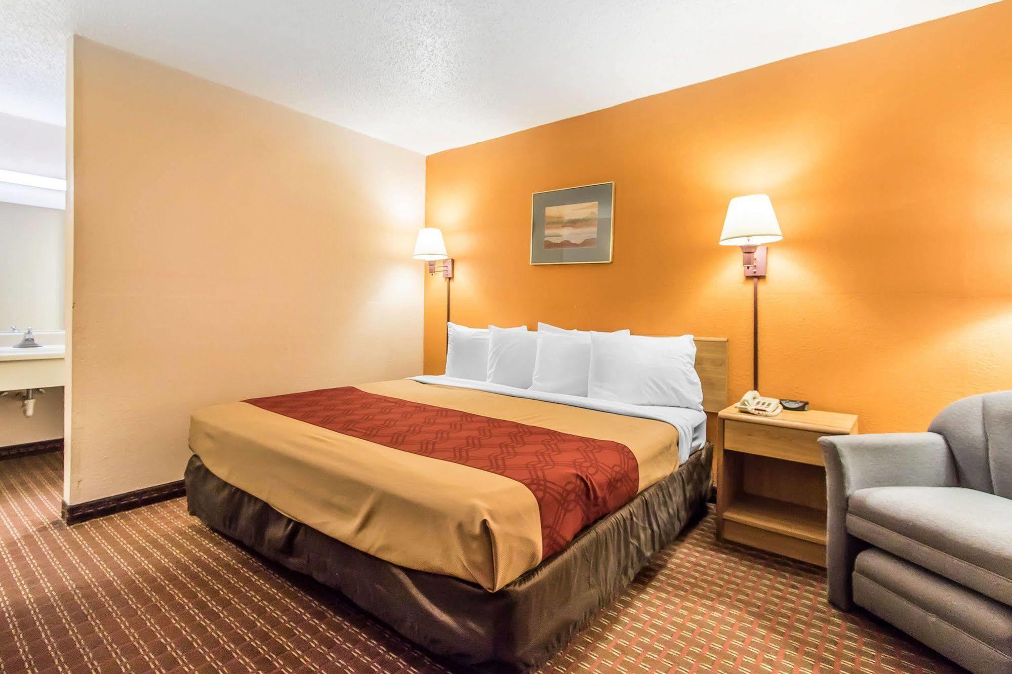 Econo Lodge Скотсбъро Екстериор снимка